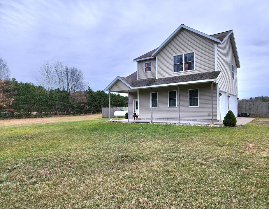 6039 Morris Lake Rd in Mears, MI - Building Photo