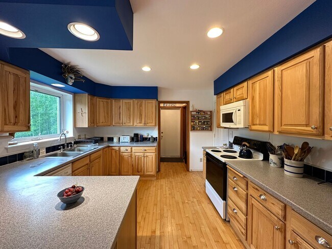 4069 Old Wood Rd in Fairbanks, AK - Building Photo - Building Photo