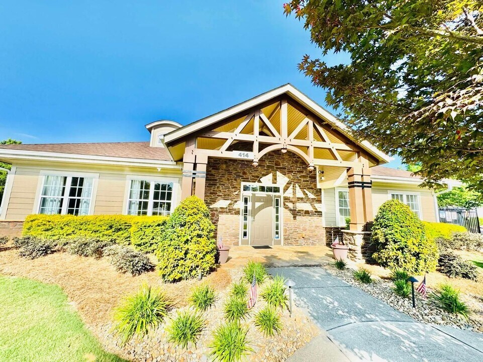 821 Canoe Song Rd in Fort Mill, SC - Building Photo