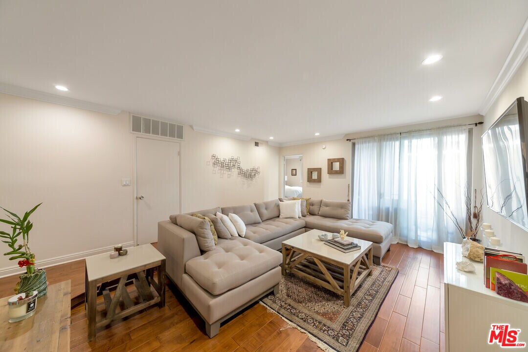 1000 S Westgate Ave in Los Angeles, CA - Building Photo