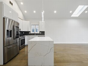 494 Liberty Ave in Jersey City, NJ - Building Photo - Building Photo
