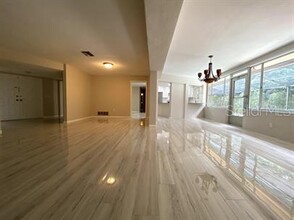 2 Sunset Bay Dr in Belleair, FL - Building Photo - Building Photo