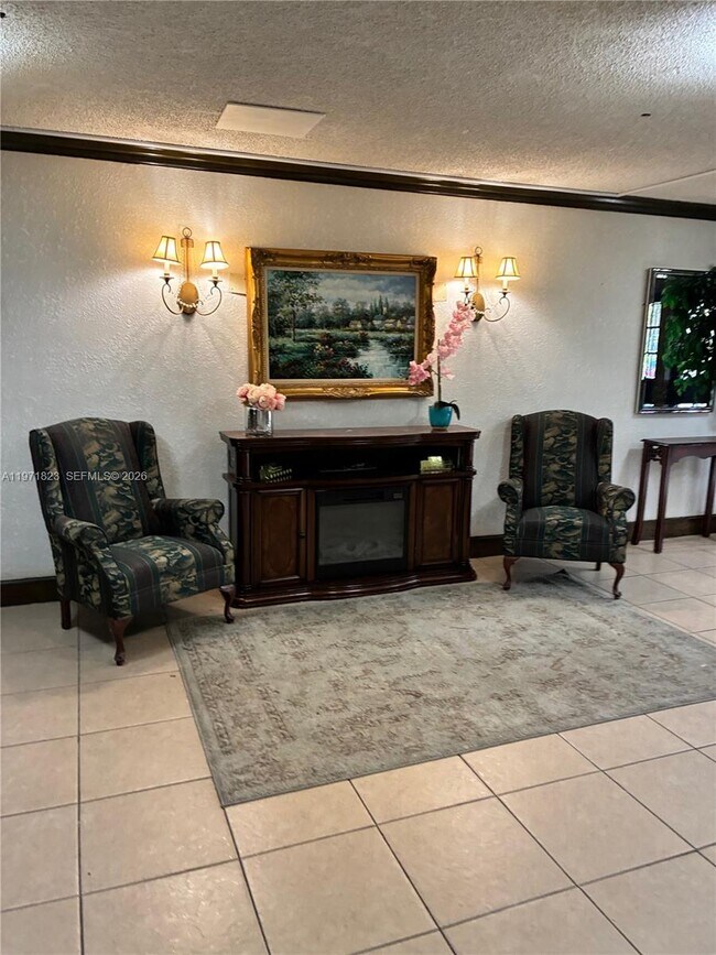 3680 Inverrary Dr in Lauderhill, FL - Building Photo - Building Photo