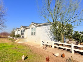 14621 16th Ave in Lemoore, CA - Building Photo