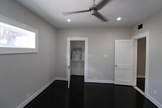 1223 W Gray St in Houston, TX - Building Photo - Building Photo