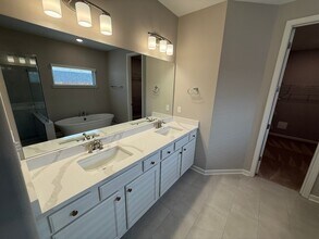 592 Holden Dr in Cordova, TN - Building Photo - Building Photo