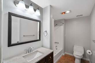 30 Mounds Rd in San Mateo, CA - Building Photo - Building Photo