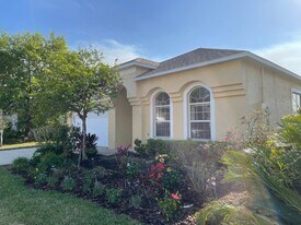 102 Carnival Dr in Daytona Beach, FL - Building Photo