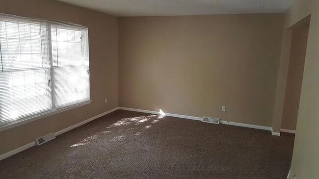 1120 NE 9th St in Blue Springs, MO - Building Photo - Building Photo