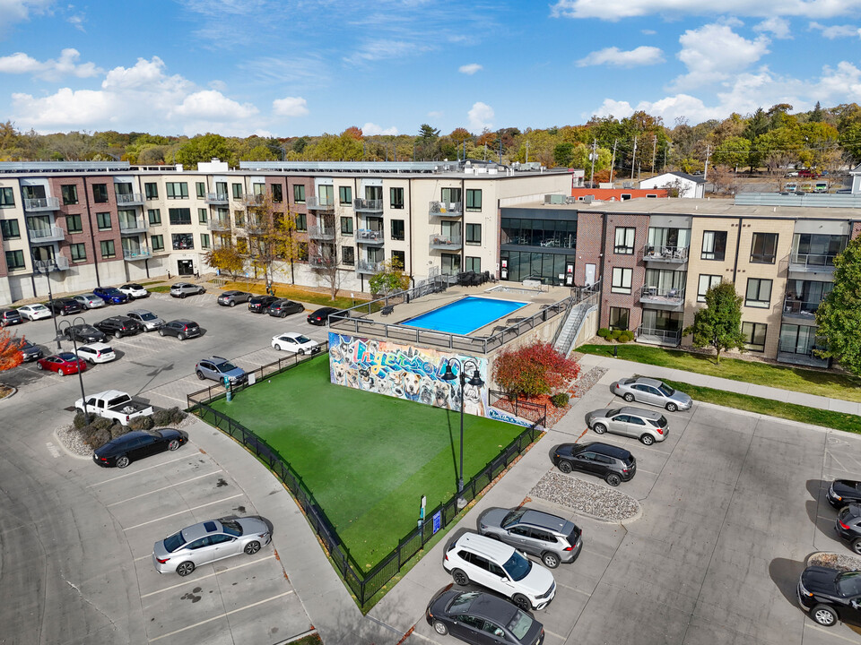 Ingersoll Square Lofts in Des Moines, IA - Foto de edificio