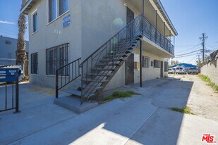 810 W 62nd St in Los Angeles, CA - Building Photo