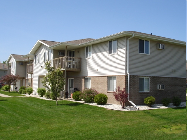 Mayflower Park Apartments in Appleton, WI - Building Photo - Building Photo