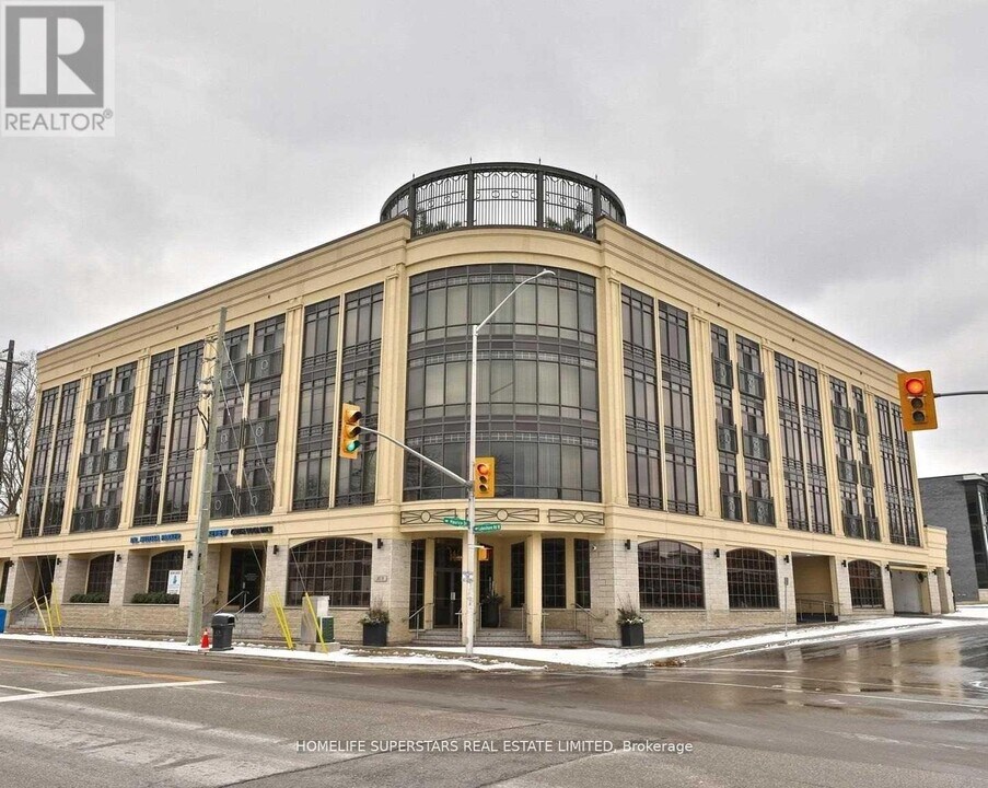 205 Lakeshore Rd W in Oakville, ON - Building Photo