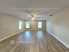 2401 Granada Cir E in St. Petersburg, FL - Building Photo - Building Photo