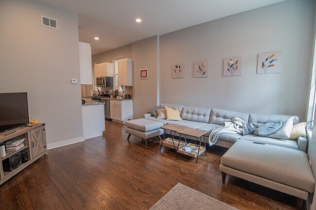 859 N Marshfield Ave in Chicago, IL - Building Photo - Building Photo