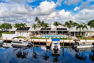 140 Cypress Club Dr in Pompano Beach, FL - Building Photo - Building Photo