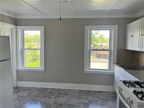 12 Dewindt St in Beacon, NY - Building Photo - Building Photo