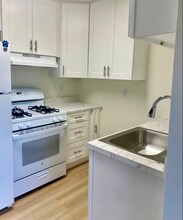 1511 Mariposa Ave in Los Angeles, CA - Building Photo - Building Photo