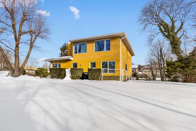 301 S Ridge St in Rye Brook, NY - Building Photo - Building Photo