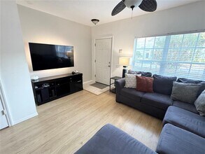 2246 Lake Woodberry Cir in Brandon, FL - Building Photo - Building Photo