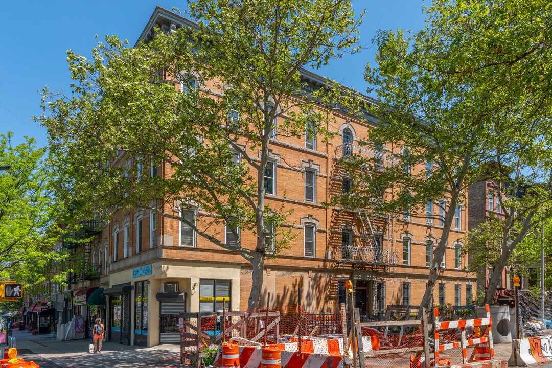 671 Vanderbilt Ave in Brooklyn, NY - Foto de edificio