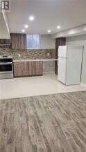 10 Templeton Ct in Brampton, ON - Building Photo - Building Photo