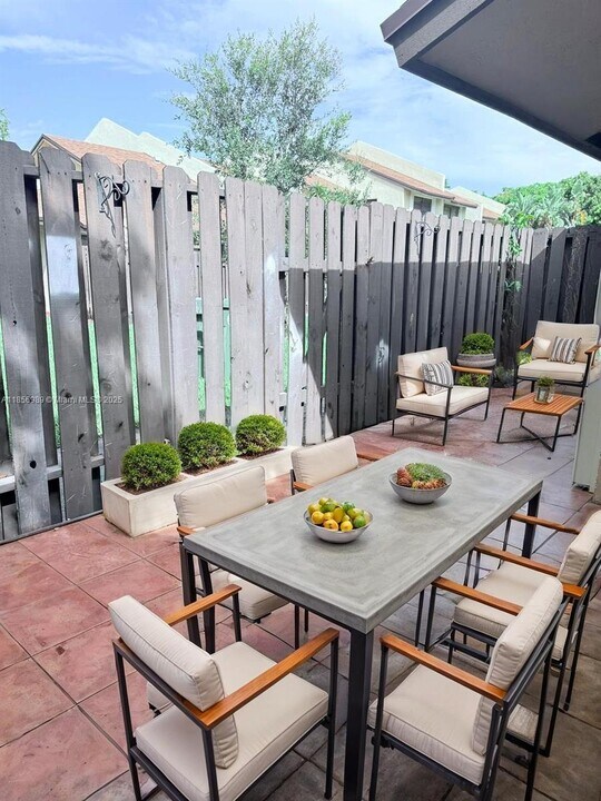 150 SW 97th Ave in Pembroke Pines, FL - Building Photo