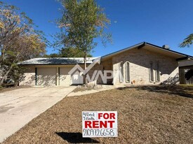 302 Kingsman St in Converse, TX - Building Photo