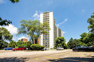 Valencia Towers in Toronto, ON - Building Photo - Building Photo