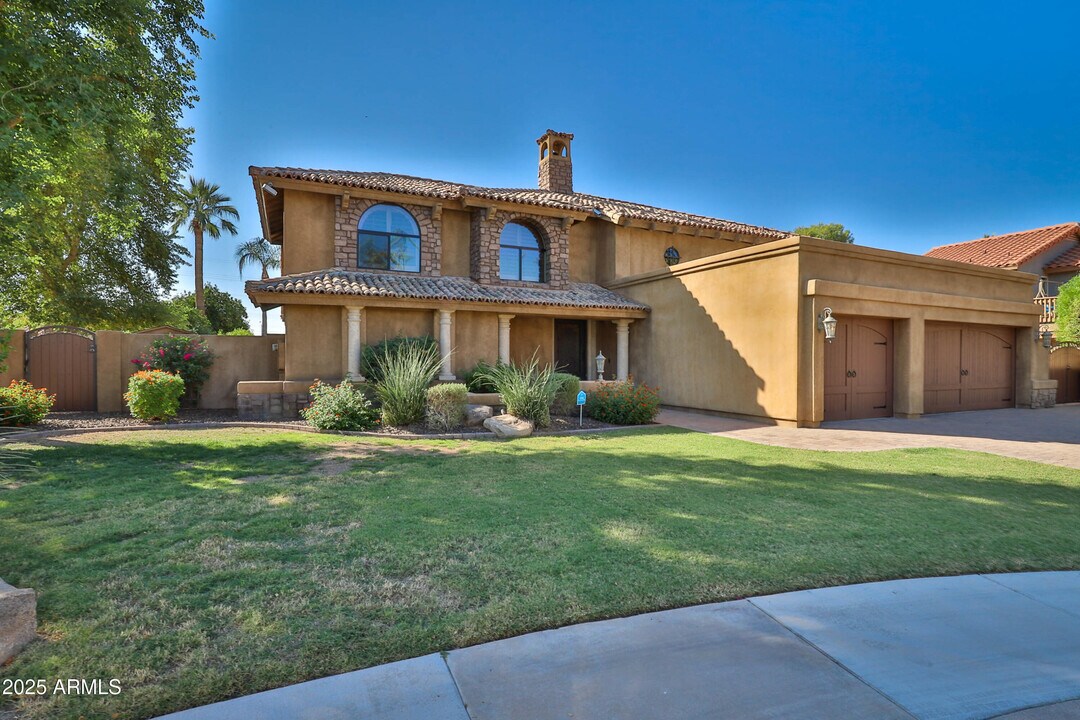 10329 E Clinton St in Scottsdale, AZ - Building Photo