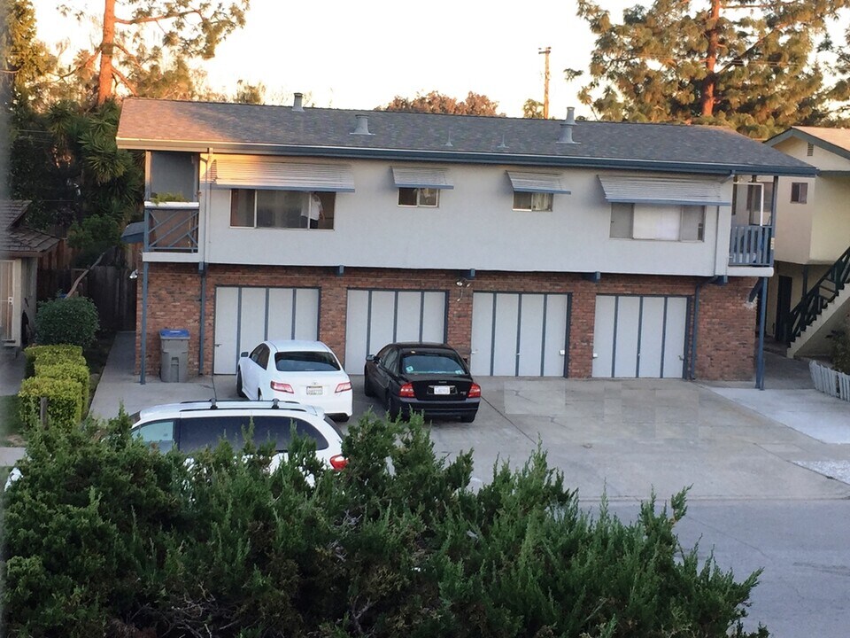568 Hazel Dell Way, Unit 2 in San Jose, CA - Building Photo
