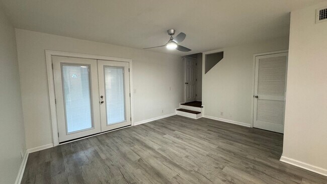 8342 Century Point Dr N in Jacksonville, FL - Foto de edificio - Building Photo