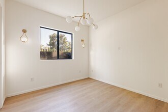 17850 Saticoy St in Los Angeles, CA - Building Photo - Building Photo