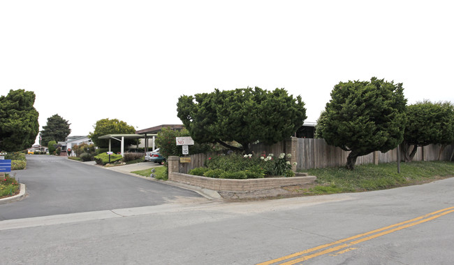 Villa Santa Cruz in Santa Cruz, CA - Foto de edificio - Building Photo