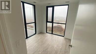 720 Whitlock Ave in Milton, ON - Building Photo - Building Photo