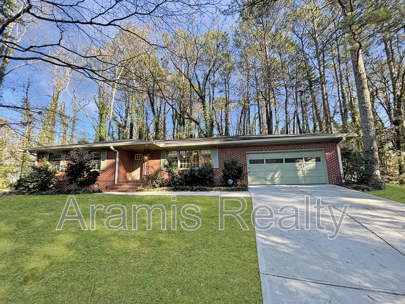 441 Aberdeen Dr in Stone Mountain, GA - Building Photo