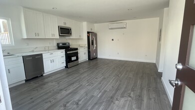 4314 Allott Ave, Unit 4312 in Sherman Oaks, CA - Building Photo - Building Photo