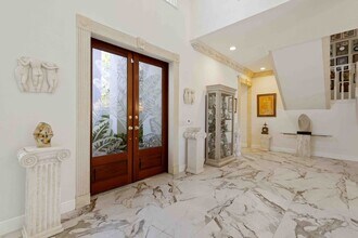 4048 Las Palmas Way in Sarasota, FL - Building Photo - Building Photo