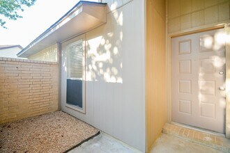 6111 Ryegate Dr in Houston, TX - Building Photo - Building Photo