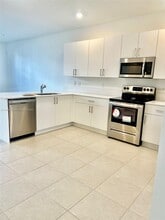 209 SW 159th Dr in Pembroke Pines, FL - Building Photo - Building Photo