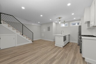 160 Webster St-Unit -2 in Boston, MA - Building Photo - Building Photo