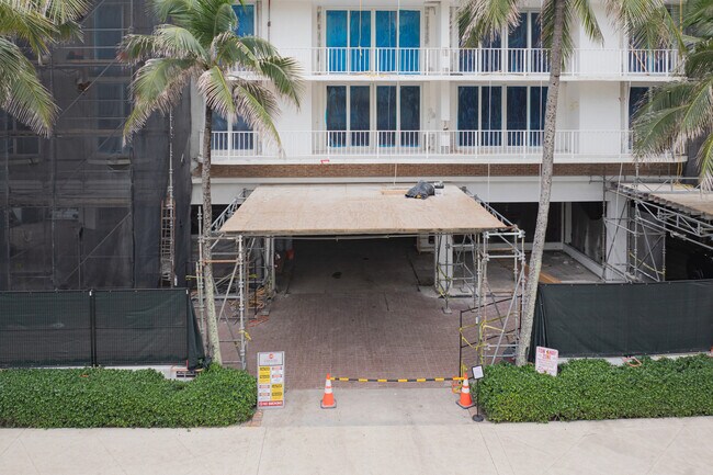 Winthrop House in Palm Beach, FL - Building Photo - Building Photo