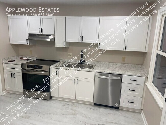 1000 Textile Rd in Spartanburg, SC - Building Photo - Building Photo