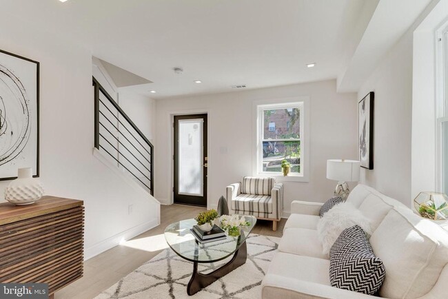 928 52nd St NE in Washington, DC - Foto de edificio - Building Photo