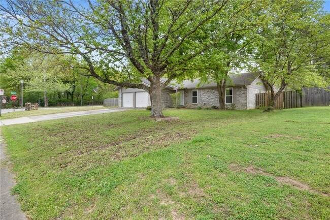 2146 Loren Cir in Fayetteville, AR - Building Photo - Building Photo