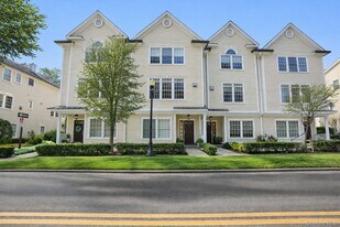 11 Station Pl in Millwood, NY - Building Photo