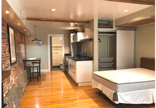 19 Branch St, Unit B in Boston, MA - Building Photo - Building Photo