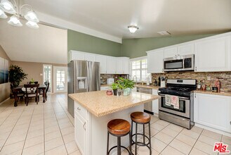 18717 Kimbrough St in Santa Clarita, CA - Building Photo - Building Photo
