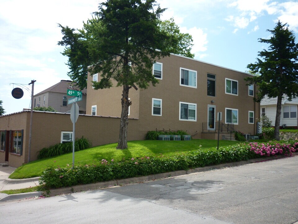 801 S 49th St, Unit 807 in Omaha, NE - Building Photo