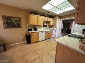 9537 Eagle Valley Dr in Las Vegas, NV - Building Photo - Building Photo